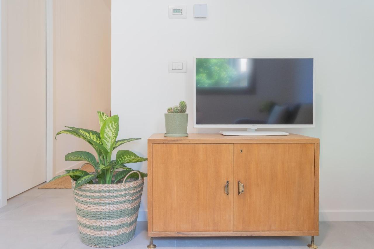 Ginepro & Salvia Apartments In Como By Rent All Como Bagian luar foto
